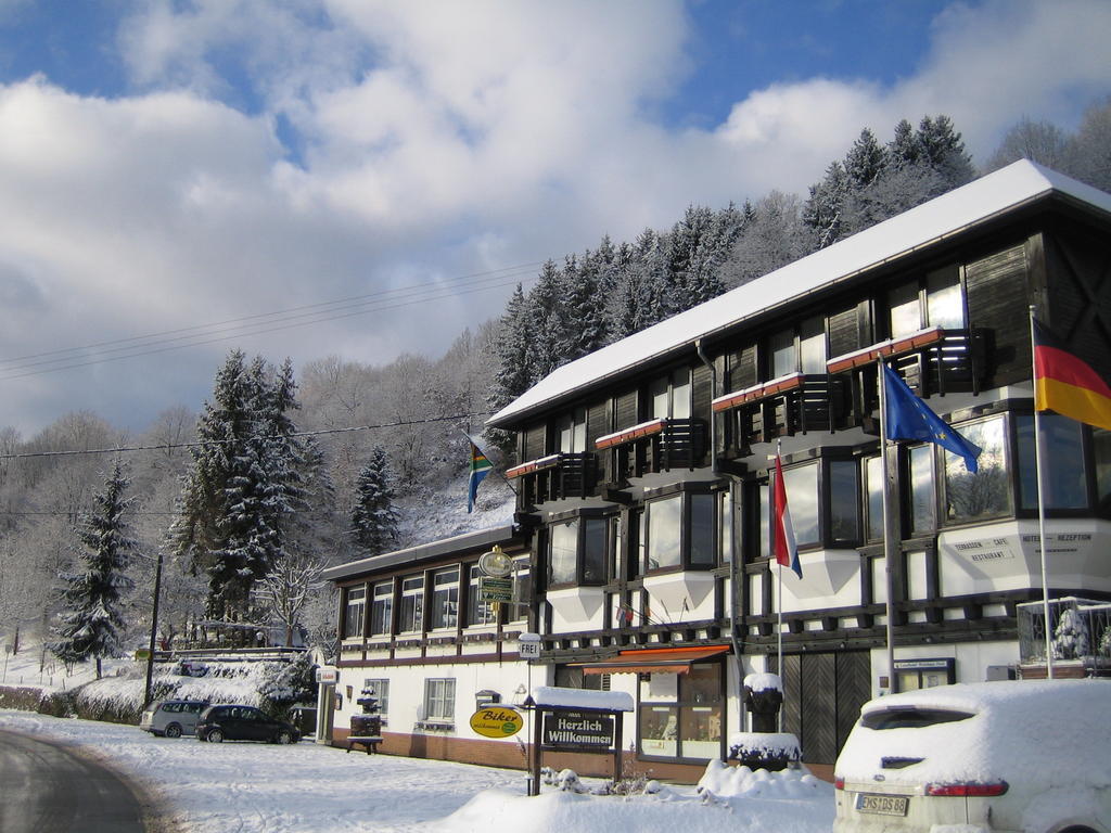 Landhotel Weinhaus Treis Weinähr Exterior foto